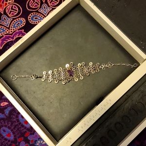 Silver bracelet with a small amethyst